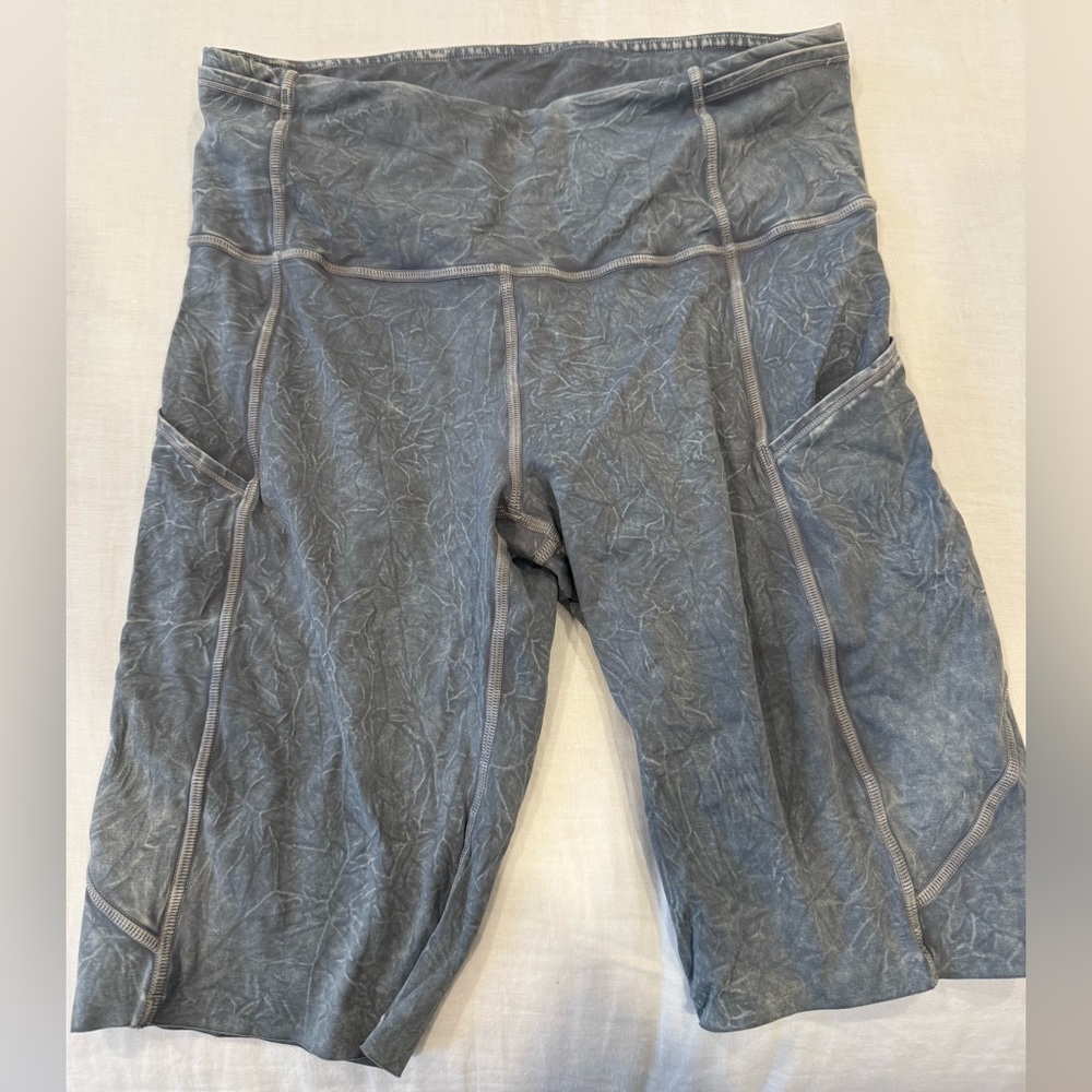 Lululemon athletica Blue-Gray Athletic Shorts with Lots of Pockets, Sz 8